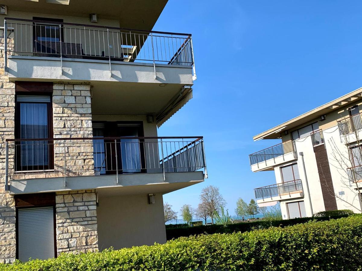 Lakeside Luxury Apartment Замарди Экстерьер фото