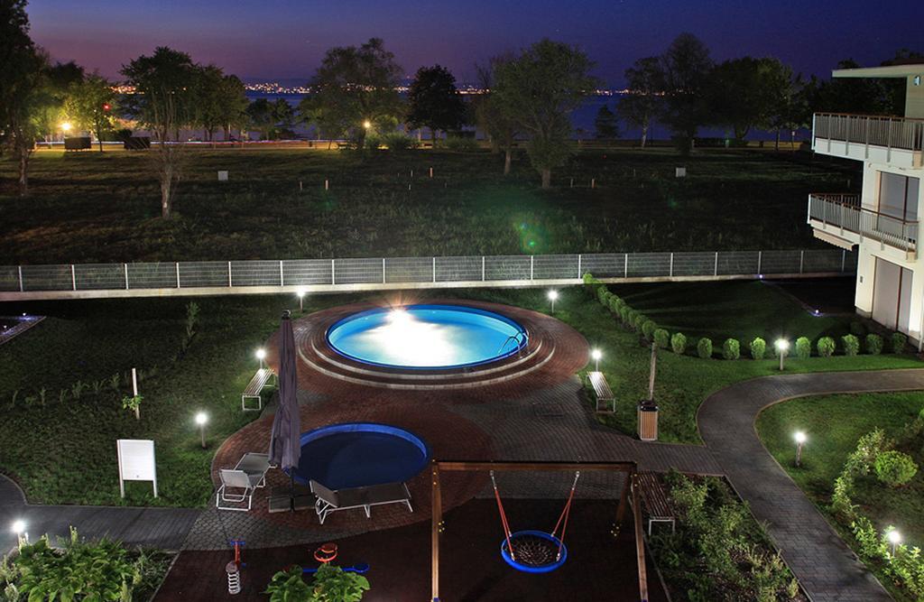 Lakeside Luxury Apartment Замарди Экстерьер фото